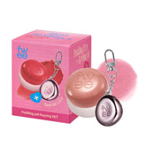 Fwee pot crème floue sur les joues, teint naturel et lumineux.