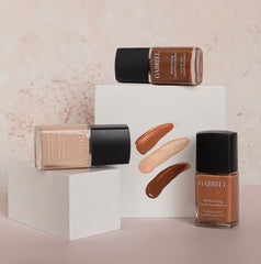 Gabriel Cosmetics texture crème légère, fini soyeux pour la peau.