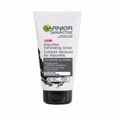 Garnier SkinActive Charbon gommage-visage en bouteille, nettoie en profondeur et resserre les pores.