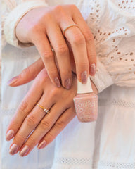 Gelish MINI: séchage UV-LED rapide, finition lisse et durable.
