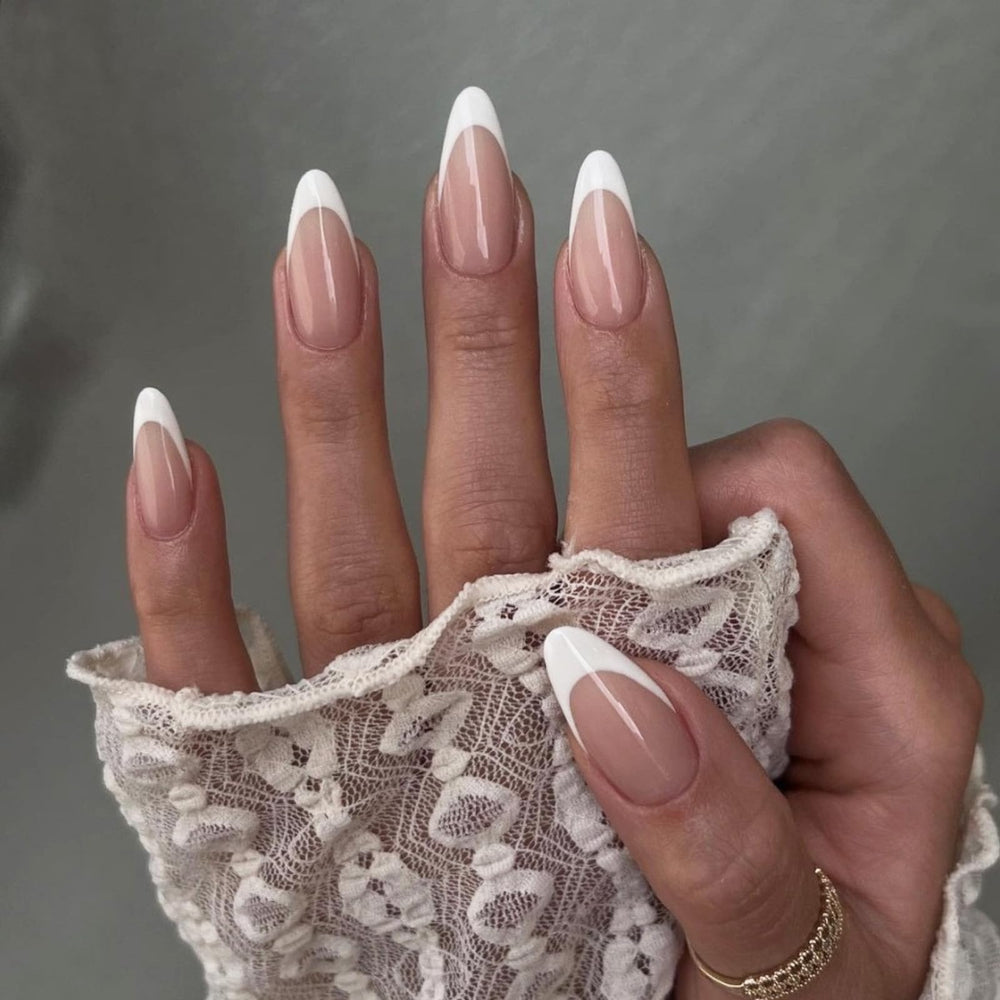 Gentle Claws: ongles adhésifs bord blanc sur base teintée peau
