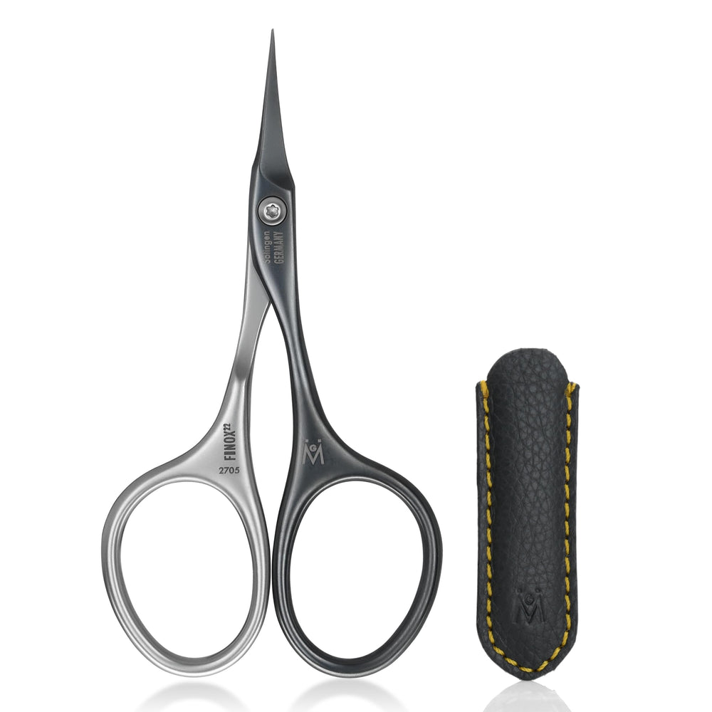 GERMANIKURE Tower Point ciseaux cuticule precis pour des finitions nettes.