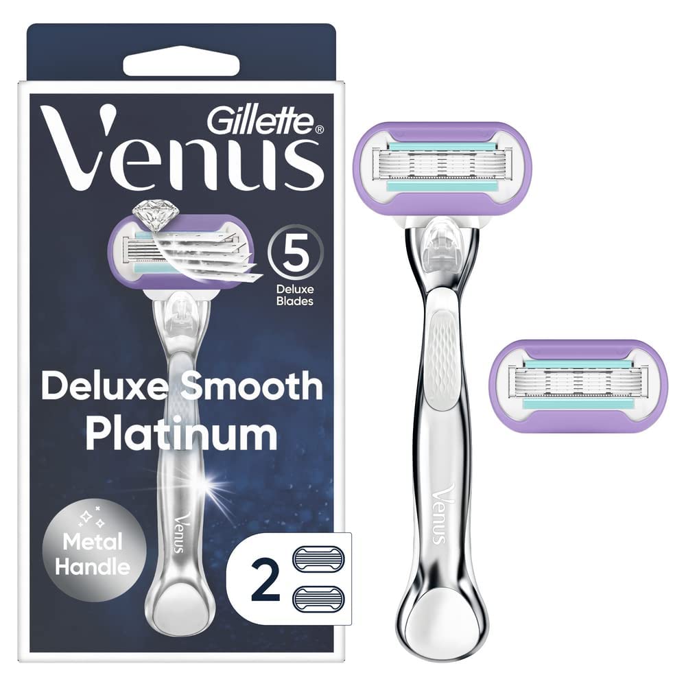 Gillette Venus Deluxe Smooth Platinum rasoir avec manche en métal pour une prise en main stable.