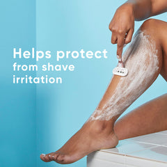 Gillette Venus Smooth Plus Olay – texture onctueuse enveloppant la peau pendant le rasage.