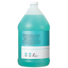 Mousse riche du shampooing pour un démêlage facilité.