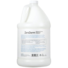 Application manuelle du ZeroDerm: cheveux souples et faciles à démêler.
