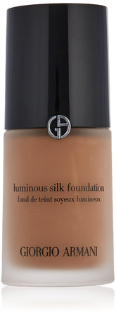 Giorgio Armani fond de teint soie lumineuse, flacon No7, offre une couvrance légère et naturelle
