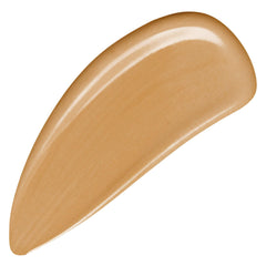 Application fluide du fond de teint Giorgio Armani sur la peau