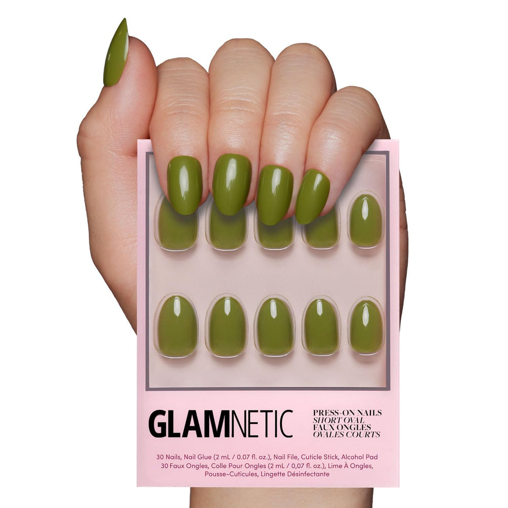Glamnetic onglets autocollants vert mousse dans une boîte pratique pour le rangement.