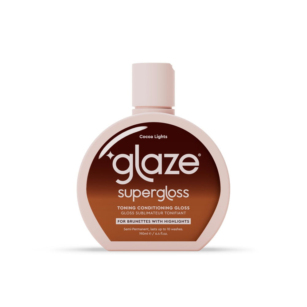 Glaze Super Gloss, bouteille et versement, pour une application rapide et uniforme.