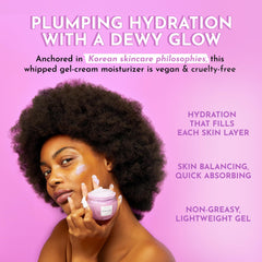 Texture gel‑crème de Glow Recipe Plum Plump qui se fond rapidement sur la peau