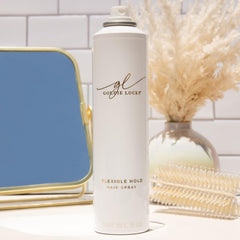 Goldie Locks finition douce et brillante sur les cheveux.