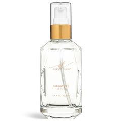 Sérum Goldie Locks Signature – bouteille ouverte prête à l’application, brillance naturelle sans résidu.