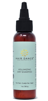 Hair Dance Poudre Volume: bouteille visible pour des racines fraîchement volumisées.