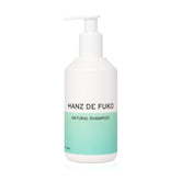 Shampooing naturel Hanz de Fuko dans une bouteille, sensation de propreté et de fraîcheur.