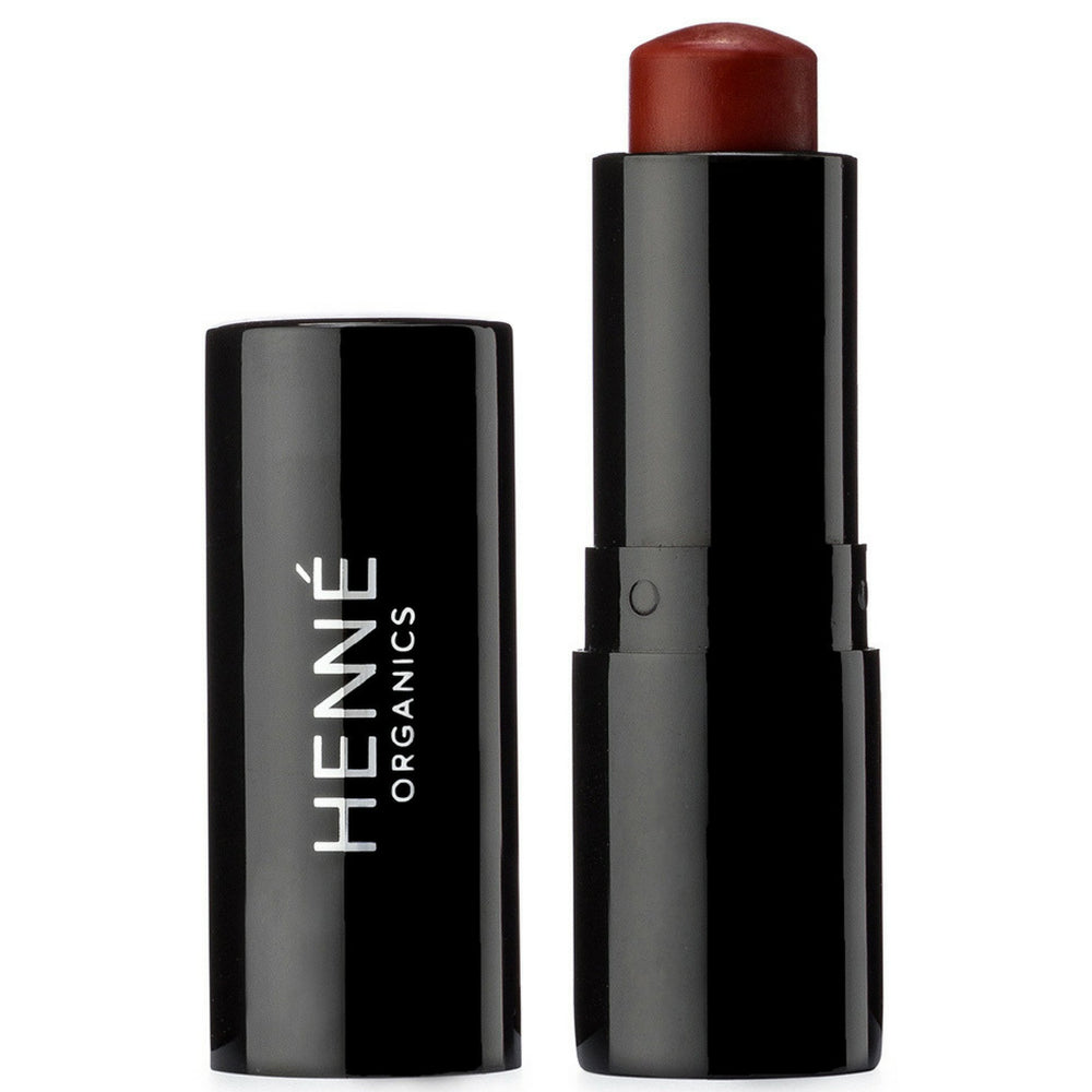 Teinte lèvres Intrigue par Henné Organics, rouge brique, hydratation et couleur naturelle.