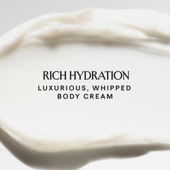 HERBIVORE Cloud Milk Crème – application facile et hydratation durable.