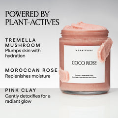 Texture cremeuse du Coco Rose Gommage pour nourrir la peau.