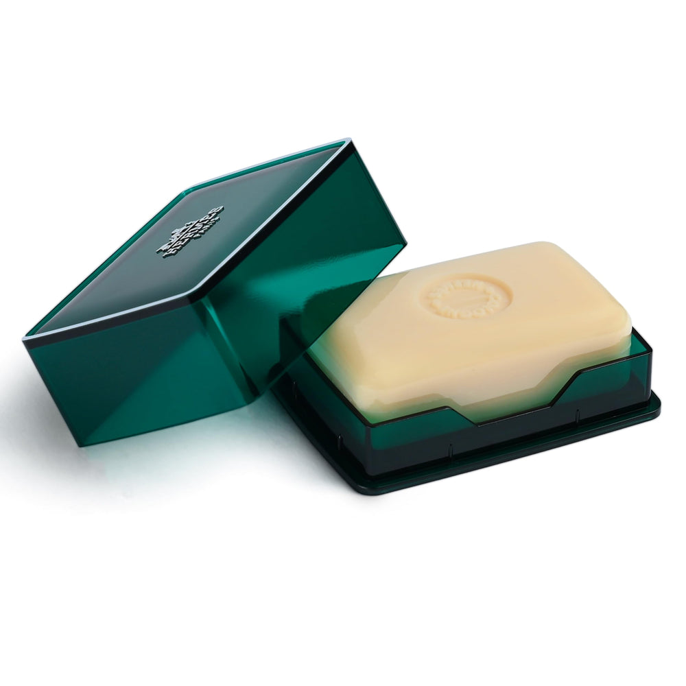 Hermès Eau d’Orange Verte: savon rectangle dans une boîte verte avec logo.