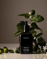Savon pour les mains Homecourt Neroli Leaf avec feuilles d'agrumes, douceur hydratante.