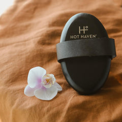 Brosse HOT HAVEN aidant à atténuer l’apparence de la cellulite grâce au brossage.