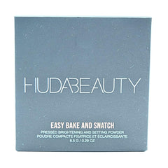 Poudre hydratante HUDA BEAUTY Easy Bake avec acide hyaluronique pour hydratation légère.