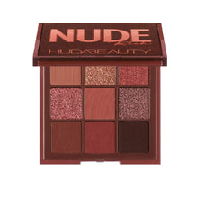 Palette Nude Huda Beauty ouverte, idéale pour des looks nude polyvalents.