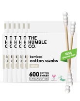 Les batonnet The Humble Co en bambou et coton à tête spirale, idéal pour le maquillage délicat.