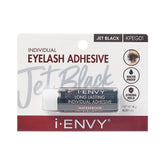Bouteille i-ENVY lash glue noir offrant une tenue durable jusqu’à 2 semaines.