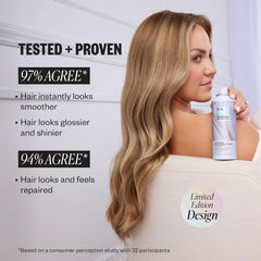 Application du masque IGK pour cheveux secs et hydratation.