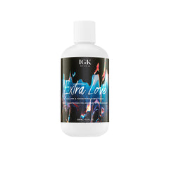 IGK Extra Love – bouteille visible apportant du volume sans alourdir les cheveux.