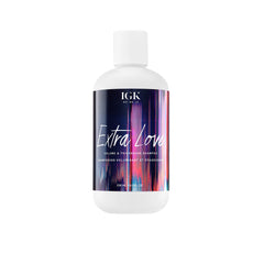 IGK Extra Love Shampoing bouteille 236 ml prête à donner du volume.