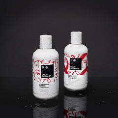 Texture crémeuse IGK GOOD BEHAVIOR pour lissage et hydratation