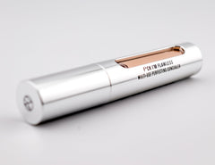 Texture crème du correcteur Il Makiage Im Flawless 09 pour application douce et modulable.