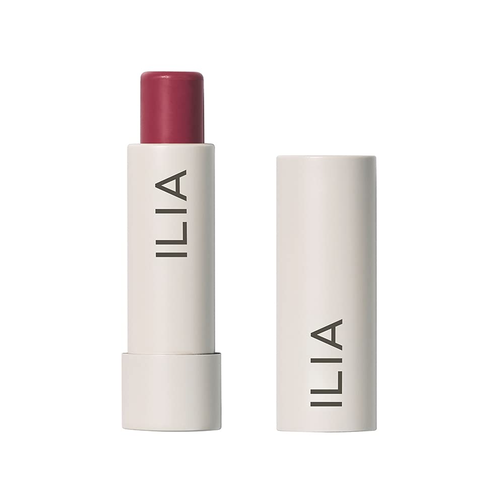 ILIA Balmy Tint Lullaby sur lèvres, hydratation légère et couleur rosée.
