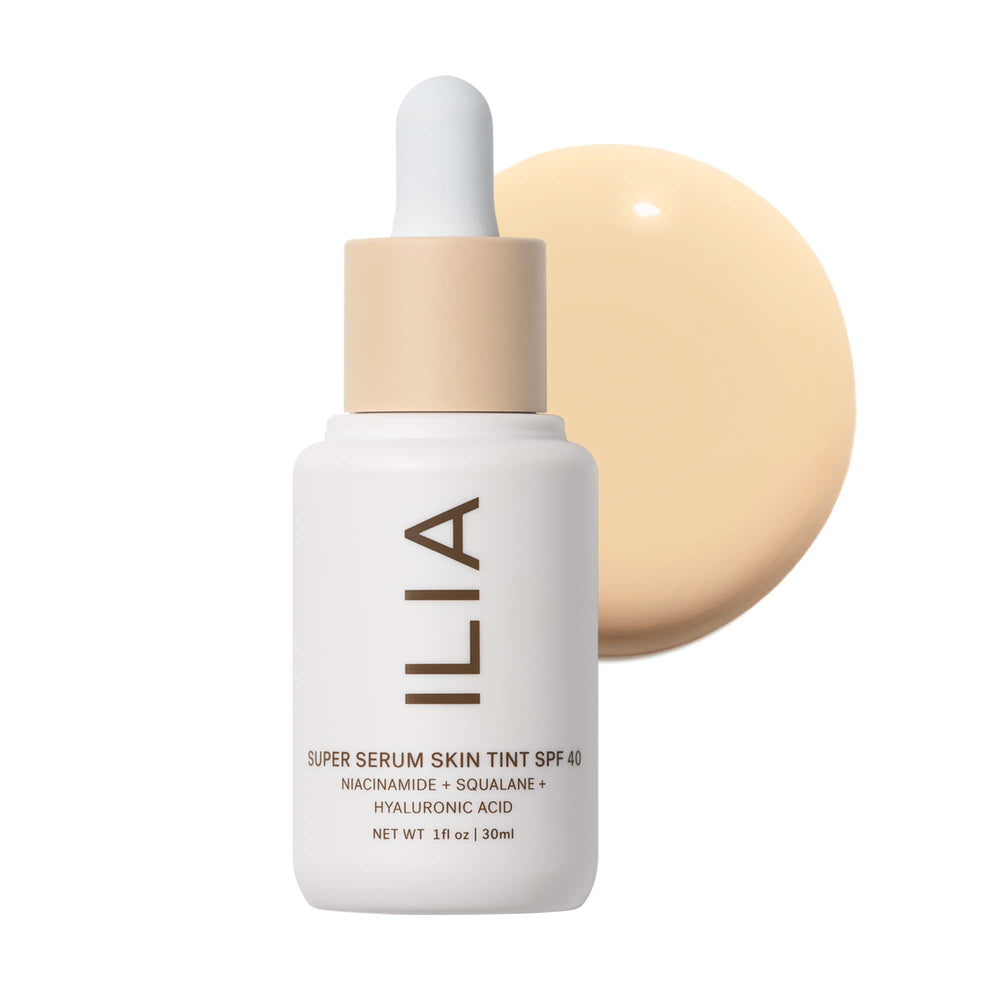 ILIA Super Serum Skin Tint SPF 40 – bouteille élégante avec fini léger et hydratant.
