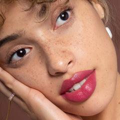 ILIA Color Block Lipstick Wild Aster – packaging durable et écoresponsable.