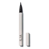 ILIA liner liquide à pointe précise pour un trait net et contrôlé.