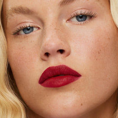 Swatch Lip Sketch Hydratant Blue Note montrant la teinte et la couvrance.