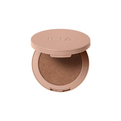 ILIA Sunshift Bronzer crème montre texture soyeuse et transformable en poudre.