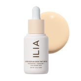 ILIA Super Serum Teinté dans bouteille pompe, hydratation légère adaptée au teint quotidien.