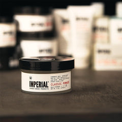 Pomade Imperial Classic, application-lisse : coiffage facile et finition nette.