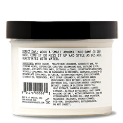Tenue légère à moyenne avec Imperial Barber Matte Pomade Paste, idéale pour styles texturés.