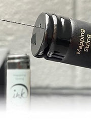 Ink Permanent – Fil prêt-à-tracer en action pour des lignes nettes.