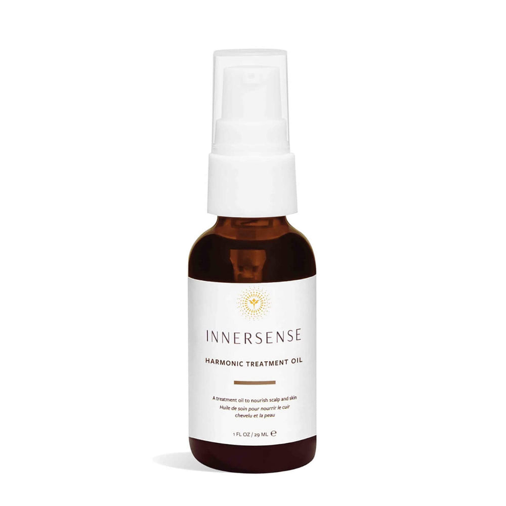 INNERSENSE huile traitante naturelle, versement sur bouteille nourrissant cuir chevelu et cheveux