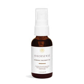 INNERSENSE huile traitante naturelle, versement sur bouteille nourrissant cuir chevelu et cheveux
