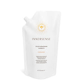 INNERSENSE Shampoing Coloration en bouteille, nettoie en douceur et revitalise les cheveux colorés.