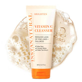 InstaNatural Vitamine C Nettoyant – bouteille prête à l'emploi pour un teint frais.
