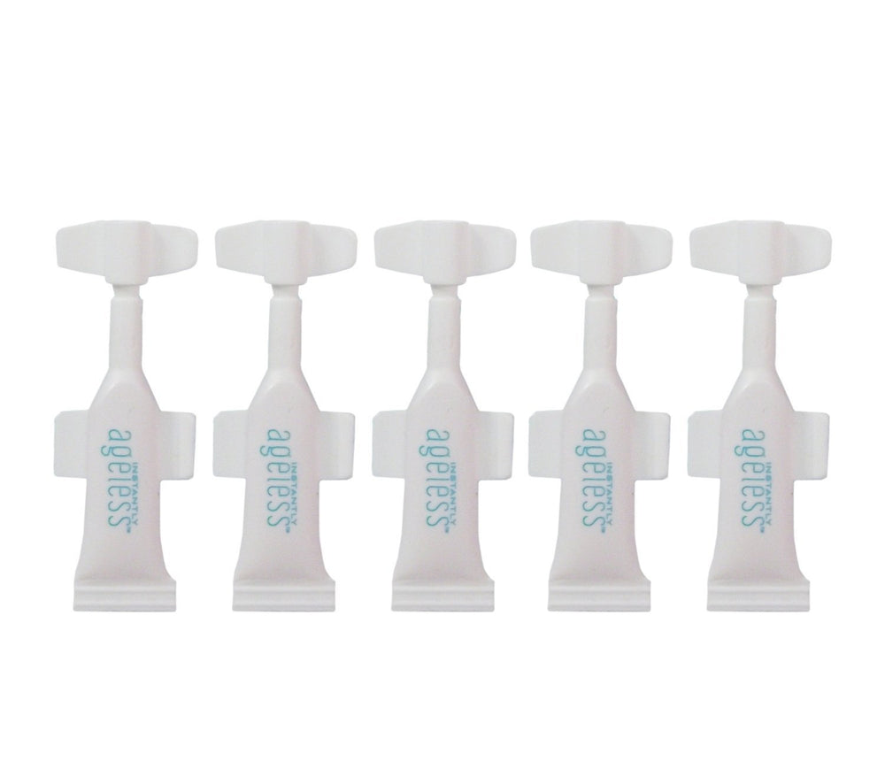 Instantly Ageless atténue les poches sous les yeux pour un regard plus frais.