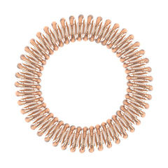 invisibobble SLIM Bronze Me Pretty portée comme bracelet, accessoire élégant et pratique